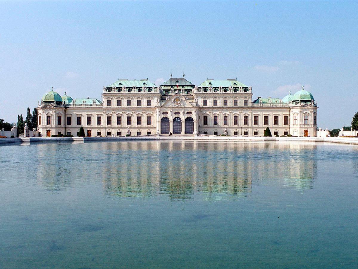 Secession An Der Oper Vienna
